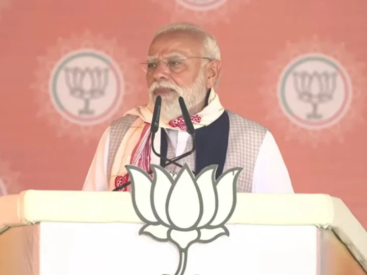 असम के बरपेटा में पीएम मोदी की जनसभा, कहा- ‘कांग्रेस में लंबे समय का विजन नहीं, उनकी हार की सेंचुरी लगेगी’