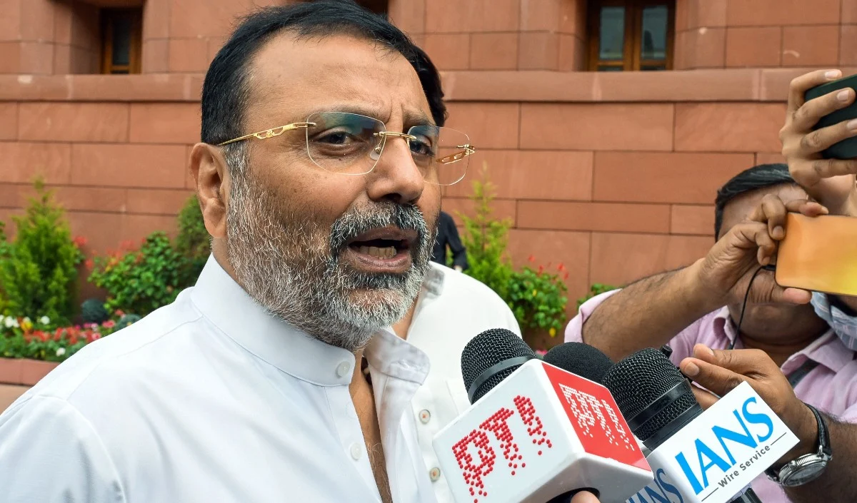 सोमनाथ पर नेहरू की चिट्ठी से Ayodhya तक, दुबे का दावा- Congress के खून में सनातन विरोध