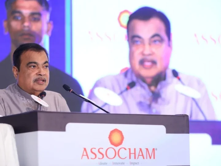 परियोजनाओं में देरी और लागत वृद्धि पर भड़के नितिन गडकरी, गुणवत्ता से समझौता करने वाले ठेकेदारों को भी दिया सख्त संदेश