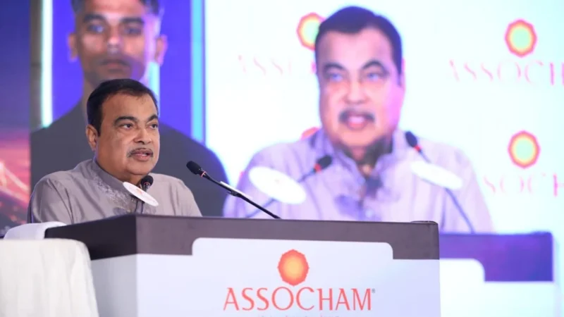 परियोजनाओं में देरी और लागत वृद्धि पर भड़के नितिन गडकरी, गुणवत्ता से समझौता करने वाले ठेकेदारों को भी दिया सख्त संदेश