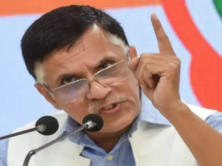 कांग्रेस नेता पवन खेड़ा की जमानत याचिका पर SC में हुई बहस, जानें सिंघवी की दलील पर SG मेहता ने क्या कहा