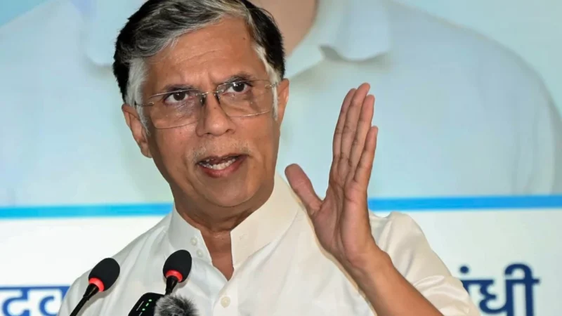 पवन खेड़ा ने तेलंगाना HC में अग्रिम जमानत अर्जी दी, बोले- राहुल गांधी का सिपाही हूं, डरूंगा नहीं