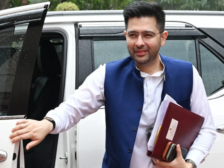 AAP में हमले झेल रहे राघव चड्ढा का पलटवार- घायल हूं, इसलिए घातक हूं