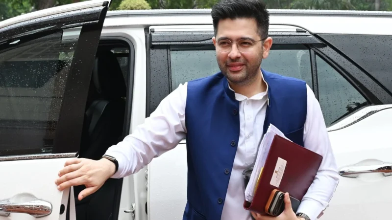 AAP में हमले झेल रहे राघव चड्ढा का पलटवार- घायल हूं, इसलिए घातक हूं