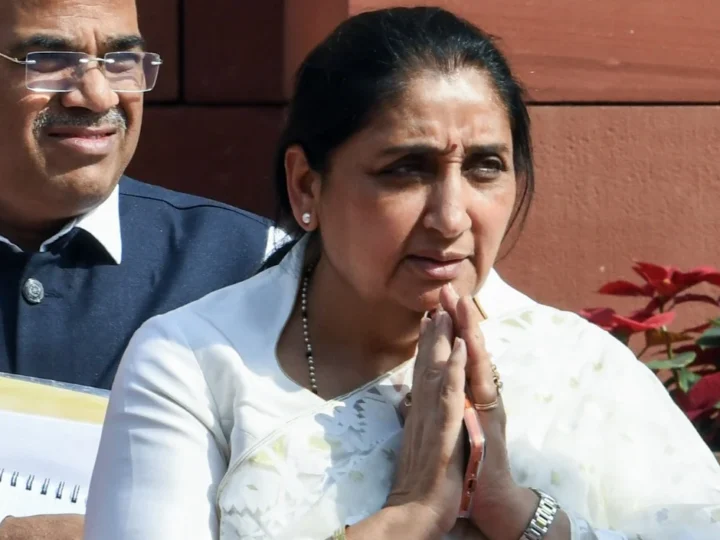 NCP के भारी दबाव के आगे झुकी Congress, सुनेत्रा पवार का निर्विरोध चुना जाना तय