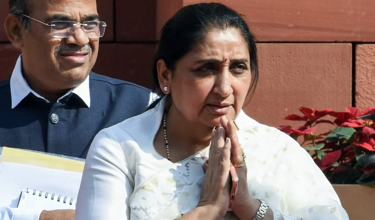 NCP के भारी दबाव के आगे झुकी Congress, सुनेत्रा पवार का निर्विरोध चुना जाना तय