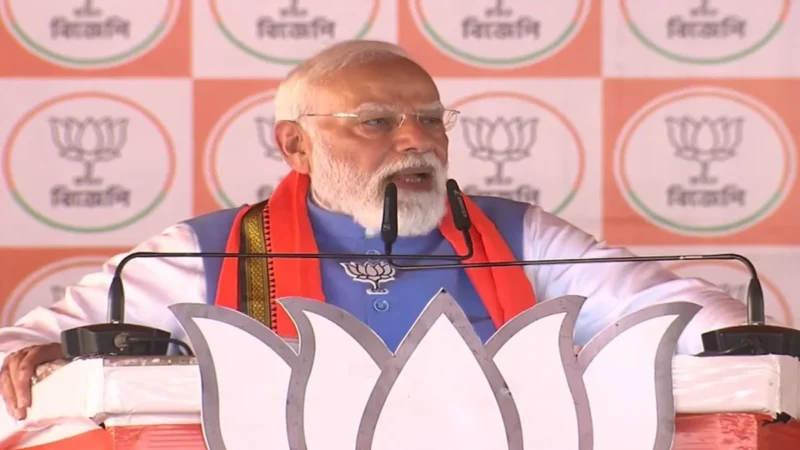 बंगाल में बीजेपी की लहर से टीएमसी पर हमला, पीएम मोदी बोले- गुंडों-भ्रष्टाचारियों पर होगा एक्शन