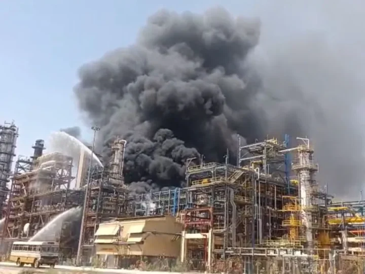 बालोतरा की पचपदरा रिफाइनरी में लगी भीषण आग, PM मोदी कल करने वाले थे लोकार्पण