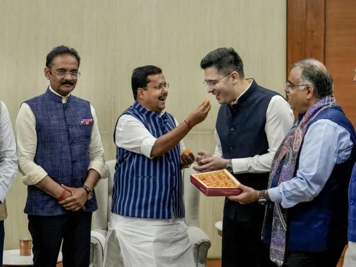 AAP को बड़ा झटका, राज्यसभा के सभापति ने 7 सांसदों के BJP में विलय को दी मंजूरी