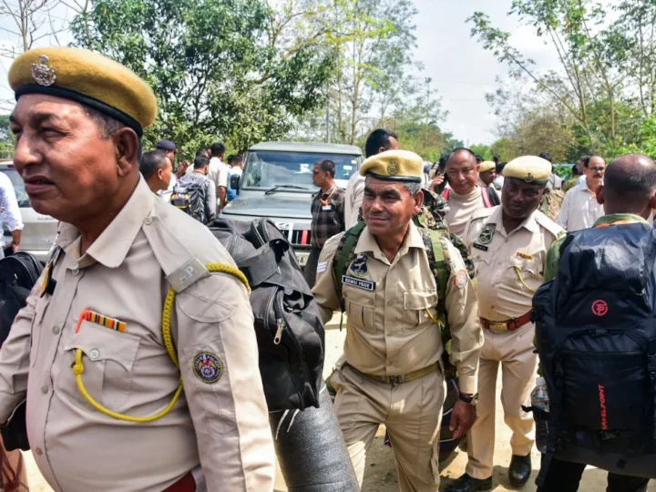 मुर्शिदाबाद में पहले चरण के दौरान देसी बमों से हमला, कई लोग घायल, मतदान केंद्रों पर दहशत