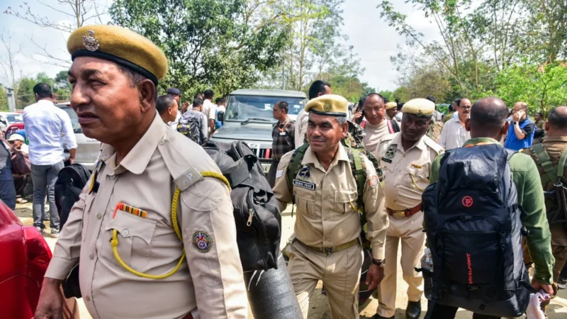 मुर्शिदाबाद में पहले चरण के दौरान देसी बमों से हमला, कई लोग घायल, मतदान केंद्रों पर दहशत