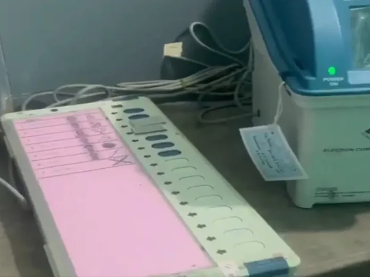 EVM में BJP के बटन पर चिपकाया टेप, बंगाल में मतदान के बीच TMC पर आरोप, अब दोबारा होगी वोटिंग?