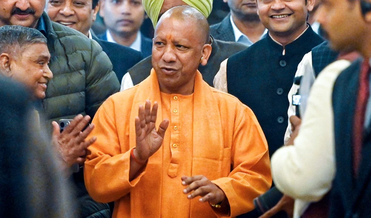 गिरगिट भी शर्मा जाए… विधानसभा में विपक्ष पर बरसे योगी आदित्यनाथ, गेस्ट हाउस कांड याद दिलाकर सपा-कांग्रेस को किया ‘निर्वस्त्र’