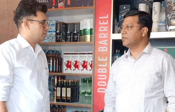ज्वाइंट मैजिस्ट्रेट ने आबकारी निरीक्षक के नेतृत्व में की शराब की दुकानों की चैकिंग