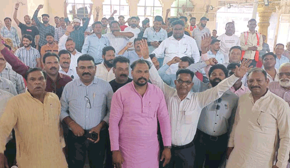 निजी कम्पनी को सफाई व्यवस्था सौंपने के विरोध में सफाई कर्मचारियों ने किया जोरदार प्रदर्शन