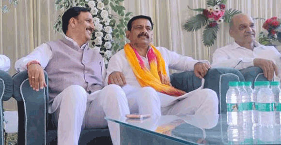 कार्यकर्ताओं ने माल्यार्पण कर किया भाजपा जिलाध्यक्ष का भव्य स्वागत