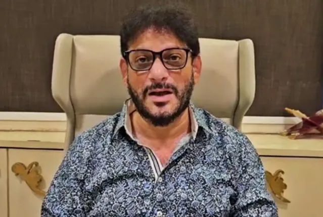 कोलकाता में सड़क पर नमाज पढ़ने पर AIMIM के वारिस पाठन बोले- हिंदू करे तो ठीक, मुसलमानों से…