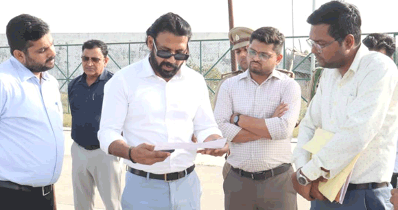 जिलाधिकारी ने किया स्पोर्ट्स कॉलेज का निरीक्षण, गुणवत्ता और समयबद्ध निर्माण पर दिया जोर