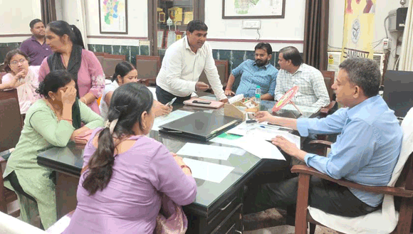 अधिकारी स्थलीय निरीक्षण कर समस्याओं का निस्तारण करें: अपर नगरायुक्त