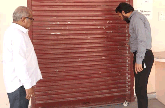 जिला निर्वाचन अधिकारी ने किया सील्ड गोदाम का निरीक्षण