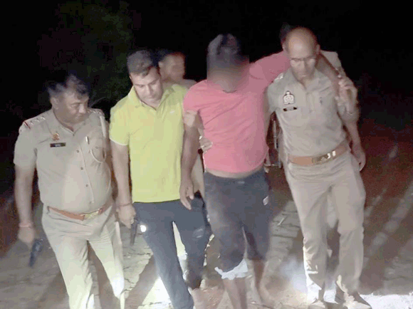 पुलिस ने मुठभेड़ में शातिर गौकश को किया लंगड़ा, दूसरा फरार