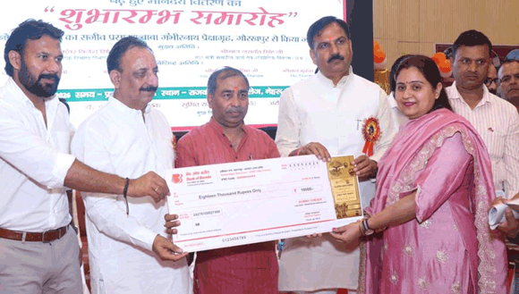 शिक्षा मित्र सम्मान समारोह एवं बढ़े हुए मानदेय वितरण का भव्य कार्यक्रम हुआ आयोजित