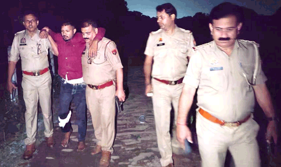 पुलिस ने मुठभेड़ में 25 हजार का इनामी बदमाश घायलावस्था में दबोचा