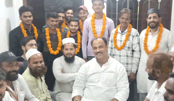 एकता कॉलोनी में कांग्रेस की नुक्कड़ सभा, दर्जनों युवाओं ने थामा पार्टी का दामन