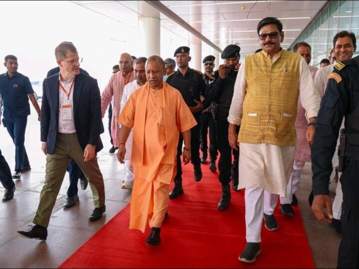 शुभेंदु अधिकारी के शपथ ग्रहण समारोह में शामिल होने पहुंचे CM योगी, एयरपोर्ट पर शानदार स्वागत