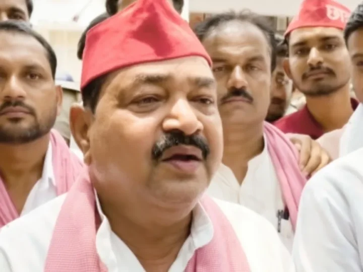 PM मोदी के खिलाफ अभद्र टिप्पणी करने वाले अखिलेश के सांसद के खिलाफ FIR, गंभीर धाराओं में केस दर्ज