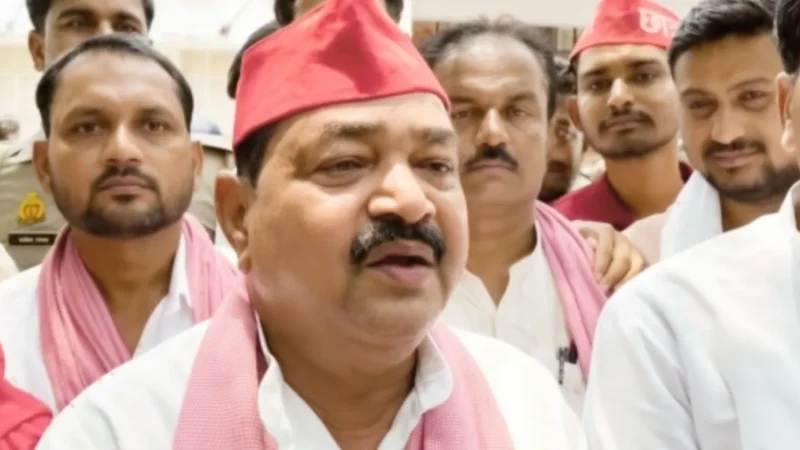 PM मोदी के खिलाफ अभद्र टिप्पणी करने वाले अखिलेश के सांसद के खिलाफ FIR, गंभीर धाराओं में केस दर्ज