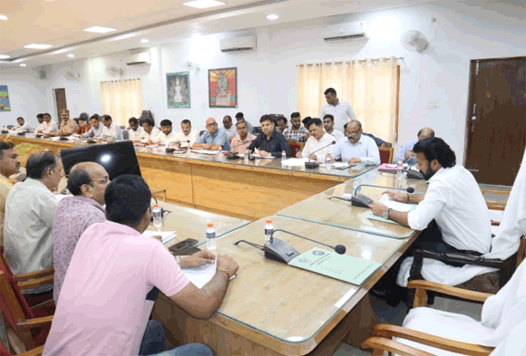 जिलाधिकारी ने की व्यापार बंधुओं के साथ बैठक