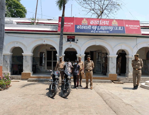 पुलिस ने दो बदमाशों को गिरफतार कर उनके कब्जे से चोरी की दो बाईक बरामद की