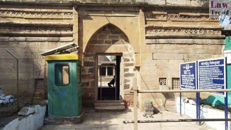 धार भोजशाला विवाद: कोर्ट ने सुनाया फैसला, ‘यह मंदिर है, हिंदुओं को पूजा का अधिकार’