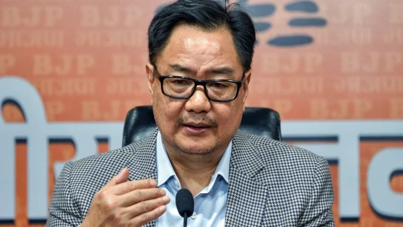 केजरीवाल ने औरंगजेब से की PM मोदी की तुलना, किरेन रिजिजू ने दिया करारा जवाब