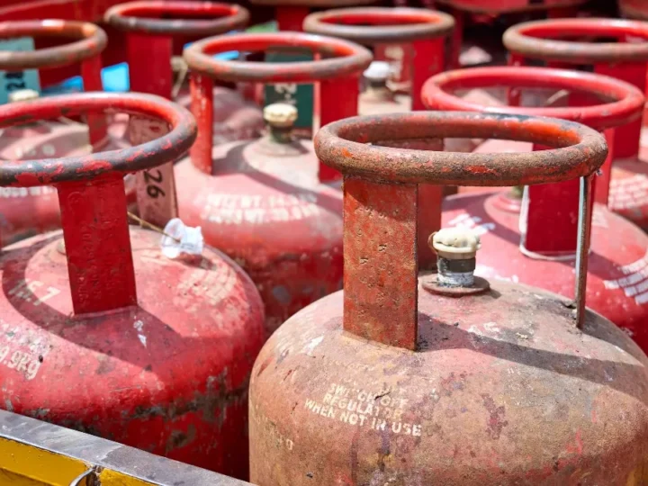महंगाई का बढ़ा झटका, LPG सिलेंडर के दाम ₹993 बढ़े; आम आदमी का बिगड़ेगा बजट!