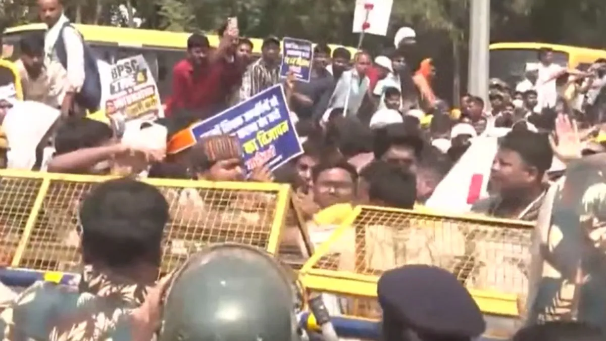 पटना में TRE-4 अभ्यर्थियों का जोरदार प्रदर्शन, हालात बिगड़ने पर पुलिस ने किया लाठीचार्ज