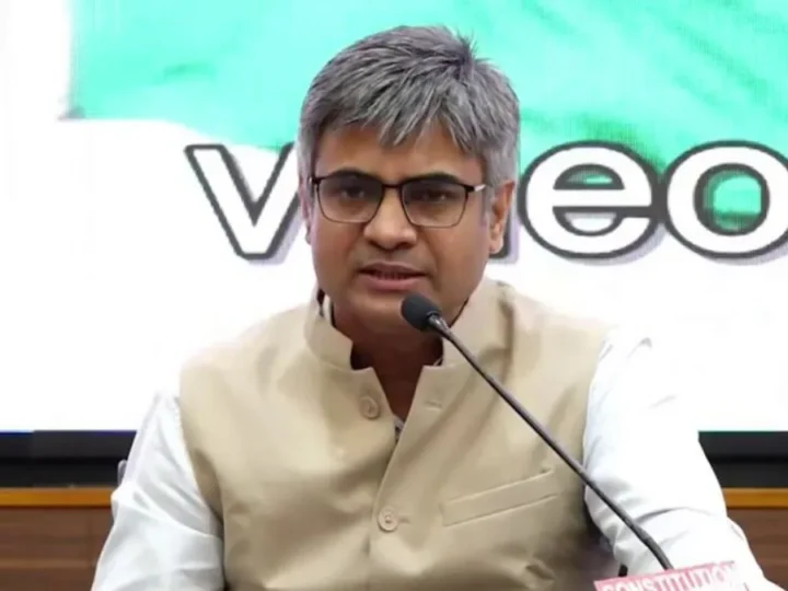 AAP से BJP में आए राज्यसभा सांसद संदीप पाठक की मुश्किलें बढ़ीं! पंजाब में 2 FIR दर्ज; मंडराया गिरफ्तारी का खतरा
