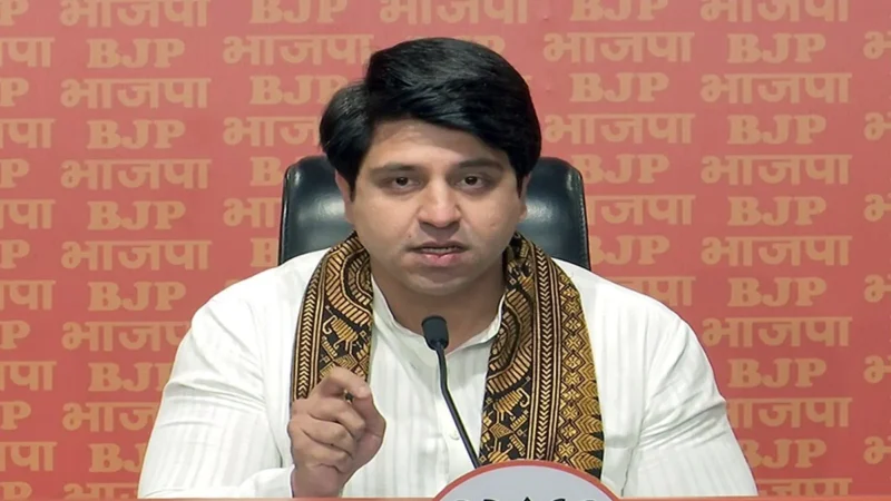 केरल में CM फेस पर सस्पेंस, शहजाद पूनावाला का तंज- ‘कांग्रेस पूरी तरह Confuse है’