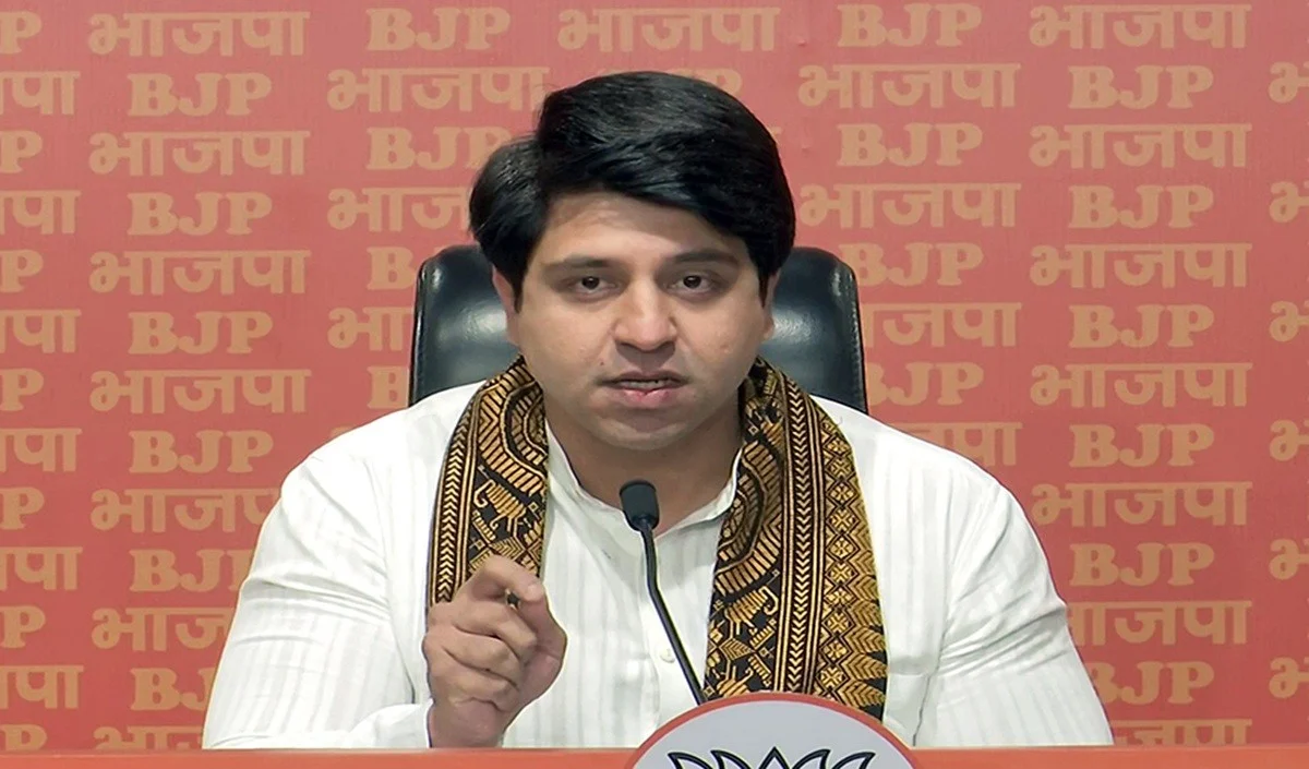 केरल में CM फेस पर सस्पेंस, शहजाद पूनावाला का तंज- ‘कांग्रेस पूरी तरह Confuse है’