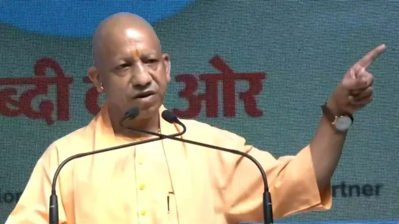 ‘जगह नहीं है तो संख्या कम कर लो’, सड़क पर नमाज को लेकर बोले CM योगी