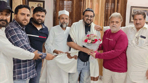 सहारनपुर पहुंचने पर पाश्र्व गायक का भव्य स्वागत