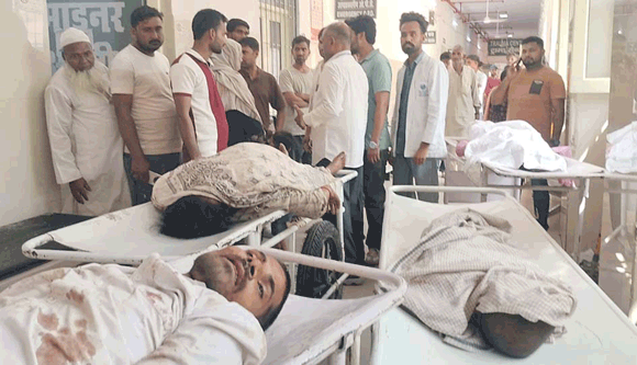 कार व बाईक की भिड़ंत में बच्ची समेत चार की मौत