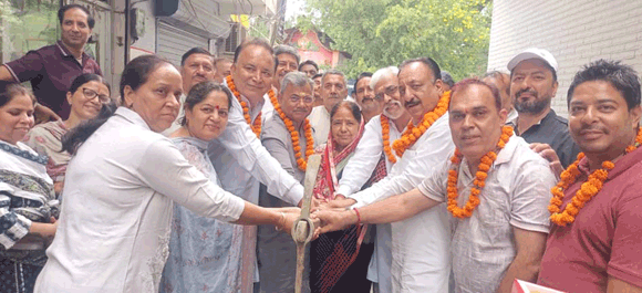 नगर विधायक व महापौर ने किया सीसी रोड व नाली निर्माण कार्य का शुभांरभ