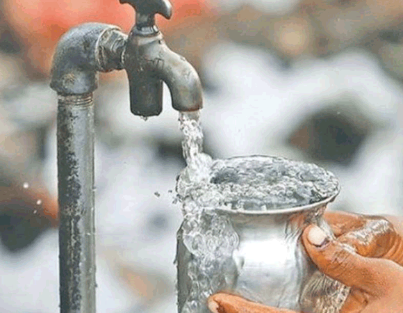 बूंद-बूंद पीने के पानी को तरस रहे गणेशपुर गांव के नागरिक