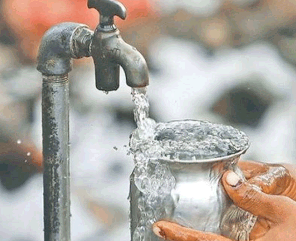 बूंद-बूंद पीने के पानी को तरस रहे गणेशपुर गांव के नागरिक