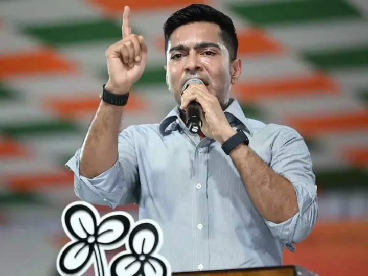 घर पर छापेमारी के बाद भड़के अभिषेक बनर्जी, बोले- मुझसे नहीं, जांच एजेंसियों से पूछिए; 4 घंटे चली तलाशी