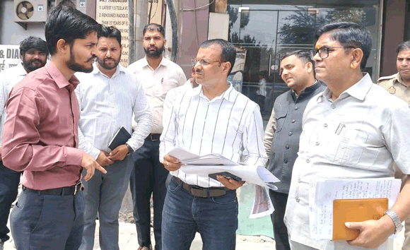 नगरायुक्त ने निरीक्षण कर ग्रीन रोड की गुणवत्ता को जांचा-परखा