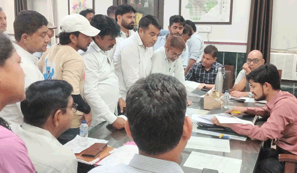 इमामबाड़ा क्षेत्र की साफ सफाई के नगरायुक्त ने दिए निर्देश