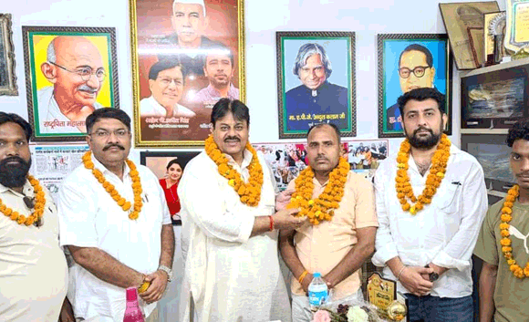 प्रवीण धवल ने समर्थकों संग ग्रहण की रालोद की सदस्यता